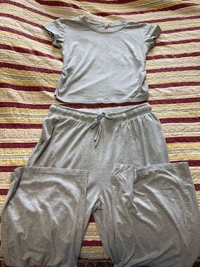 Women’s Light Gray Lounge Sleep Set — Soft Short Sleeve Top & Drawstring Pants